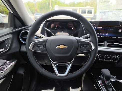 New 2026 Chevrolet Trax LT w/ LT Convenience Package FWD image 15