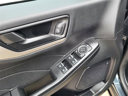 Used 2022 Ford Escape SE w/ SE Sport Appearance Package image 12