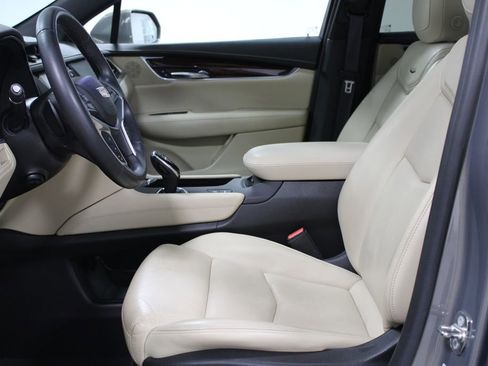 Used 2018 Cadillac XT5 Premium Luxury w/ Driver Assist Package image 18