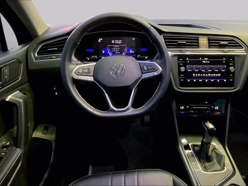 Used 2024 Volkswagen Tiguan SE FWD image 6