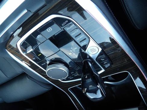 Used 2021 BMW X7 xDrive40i w/ Premium Package image 21