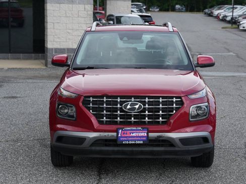 Used 2022 Hyundai Venue SEL FWD image 2