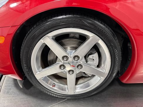 Used 2005 Chevrolet Corvette Coupe w/ Preferred Equipment Group RWD image 2
