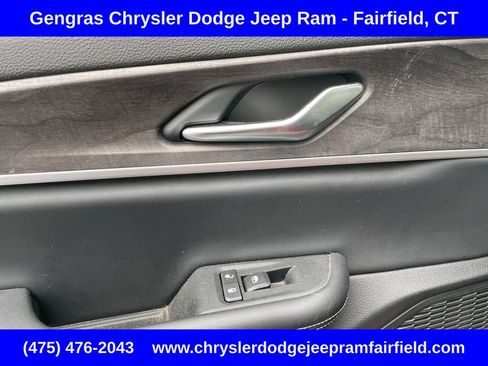 Certified 2023 Jeep Grand Cherokee Limited w/ Luxury Tech Group II AWD/4WD image 32