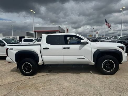 Used 2024 Toyota Tacoma TRD Off-Road AWD/4WD image 8