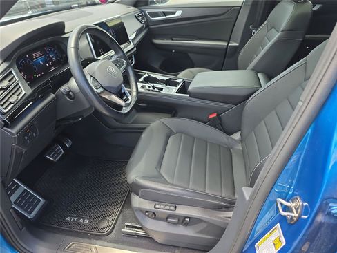 Used 2024 Volkswagen Atlas Cross Sport SEL R-Line AWD/4WD image 13
