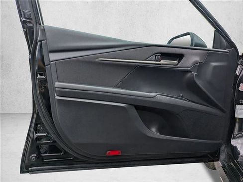 Used 2025 Toyota Camry LE image 10