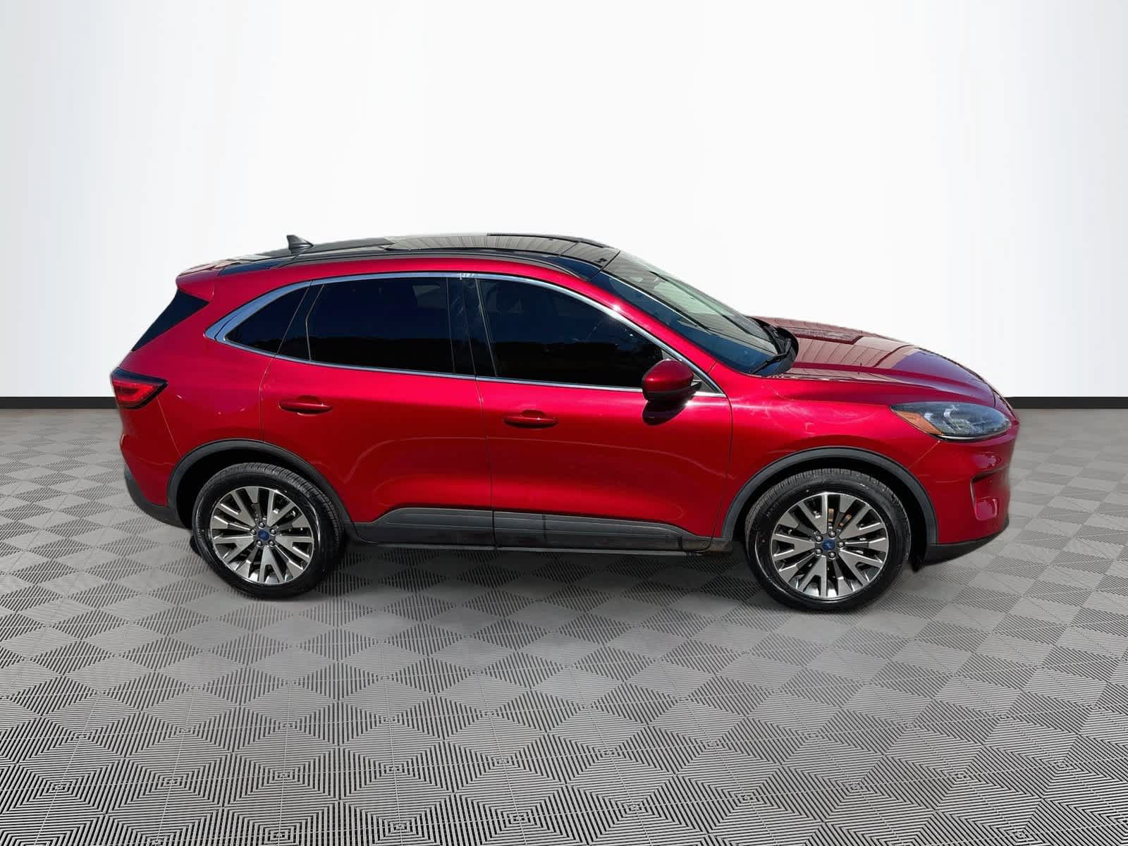Used 2022 Ford Escape Titanium w/ Class II Trailer Tow Package AWD/4WD image 4