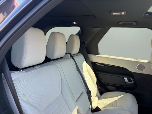 Used 2023 Land Rover Discovery S R-Dynamic image 31