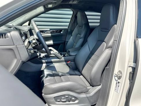 New 2026 Porsche Cayenne GTS AWD/4WD image 5