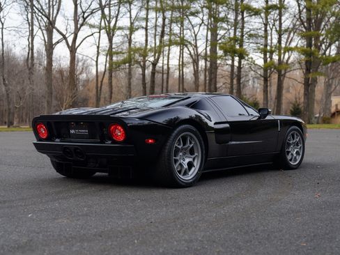 Used 2005 Ford GT RWD image 10