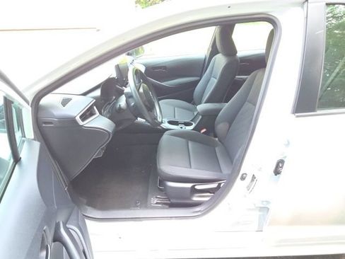 Used 2025 Toyota Corolla LE FWD image 14