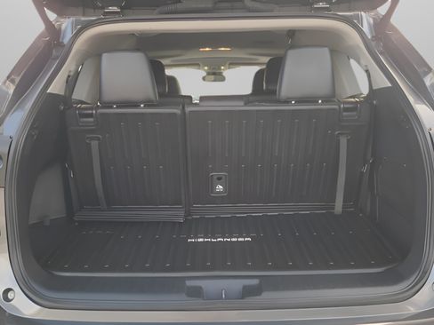 Certified 2024 Toyota Highlander XLE image 30