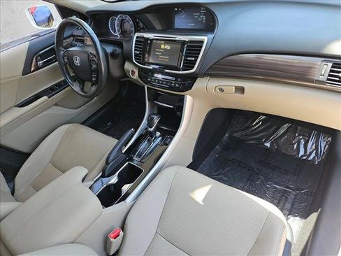 Used 2016 Honda Accord Touring image 27