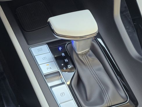 Used 2024 Hyundai Elantra Limited image 30