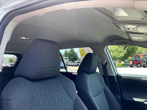 Used 2025 Toyota RAV4 XLE AWD/4WD image 22