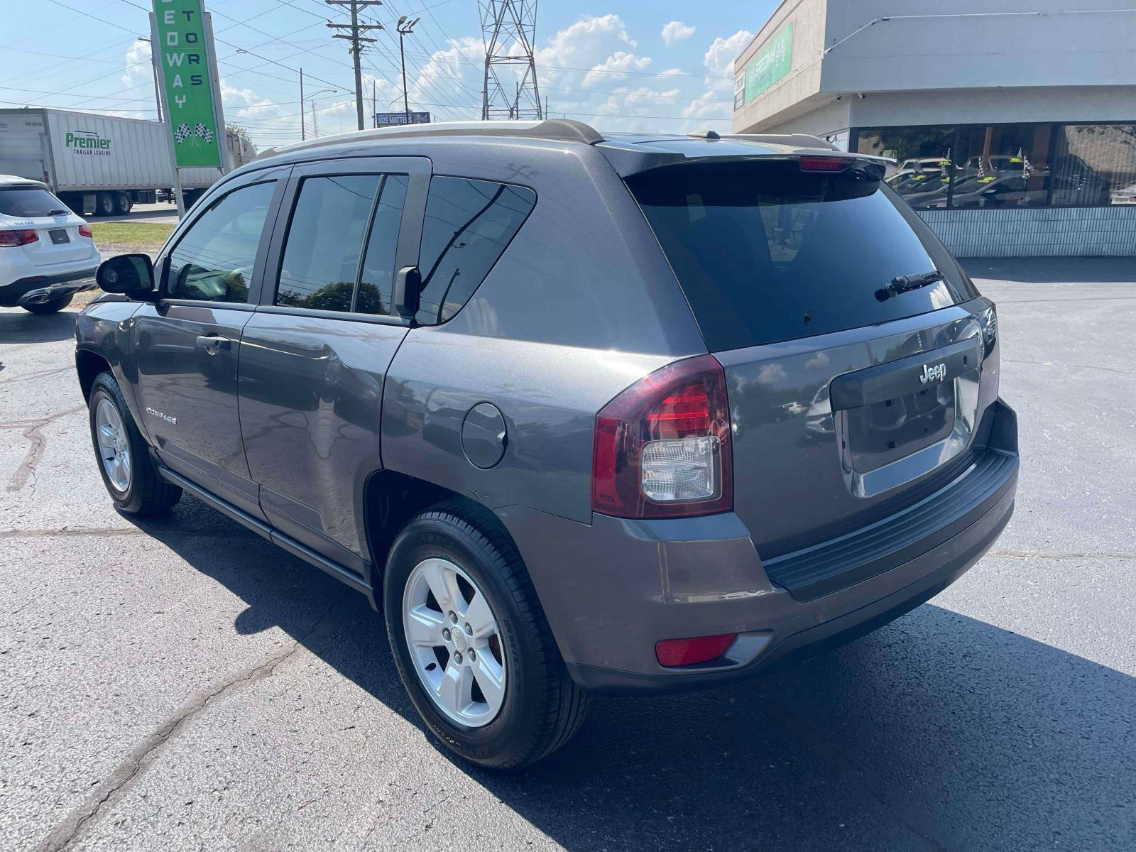 Used 2017 Jeep Compass Sport FWD image 5