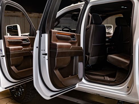 Used 2024 GMC Sierra 3500 Denali w/ Denali Reserve Package image 29