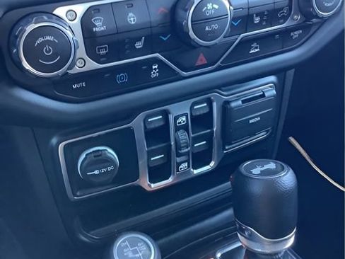 Used 2024 Jeep Wrangler Unlimited Sahara image 21