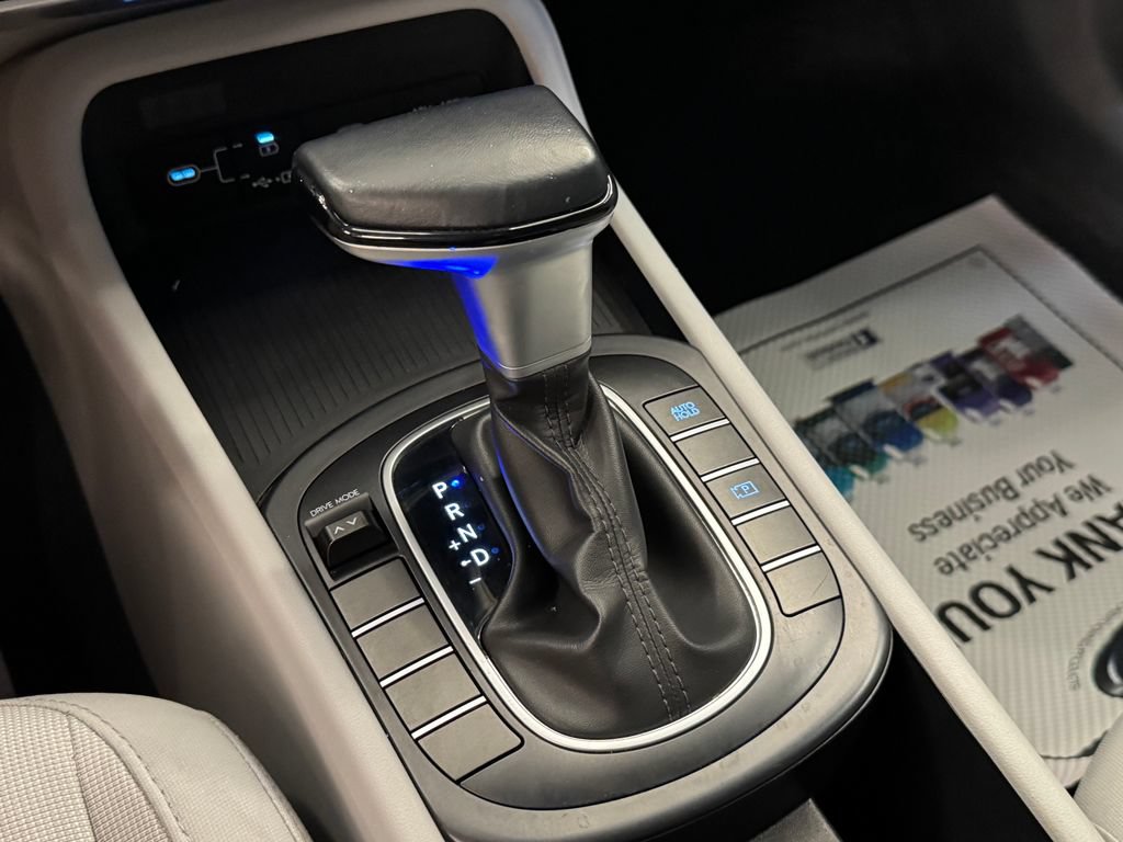 Used 2025 Hyundai Kona SEL FWD image 16