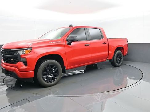Used 2023 Chevrolet Silverado 1500 Custom image 2