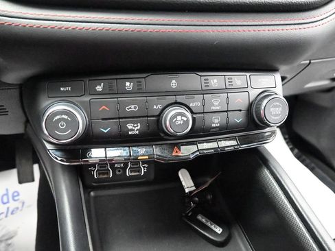 Used 2024 Dodge Durango GT image 39