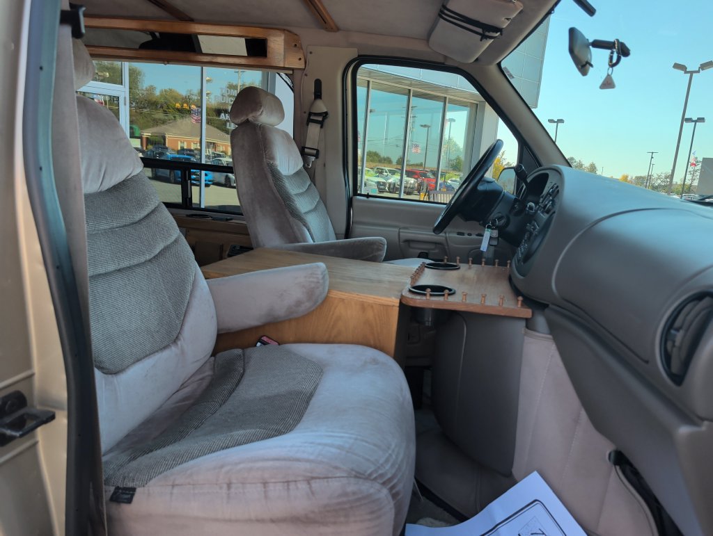 Used 1999 Ford E-150 and Econoline 150 RWD image 19