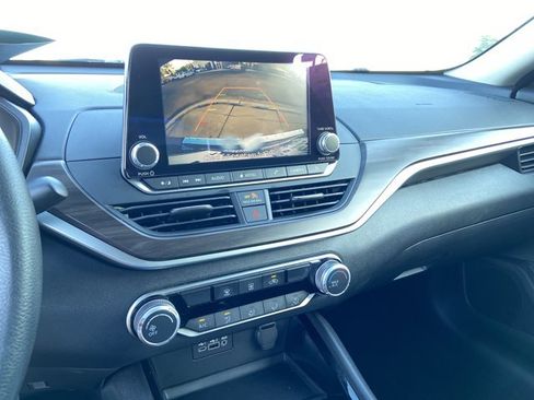 Used 2024 Nissan Altima 2.5 SV FWD image 36