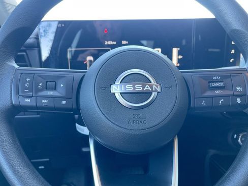 Used 2025 Nissan Kicks SV AWD/4WD image 7