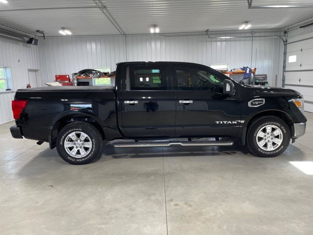 Used 2017 Nissan Titan SV AWD/4WD image 8