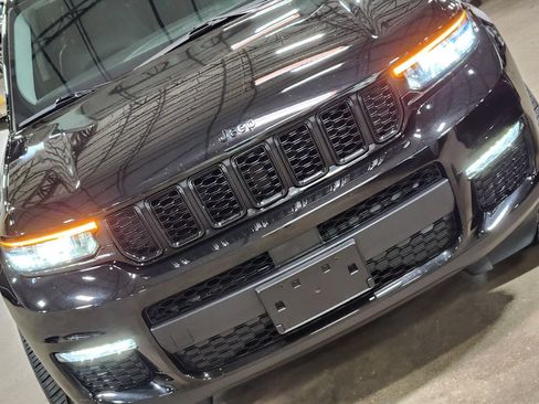Used 2023 Jeep Grand Cherokee L Limited w/ Black Appearance Package RWD image 19