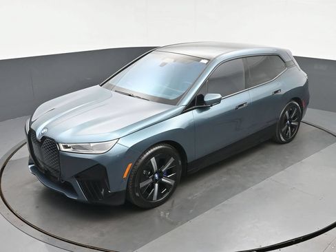 Used 2023 BMW iX xDrive50 w/ Premium Package AWD/4WD image 34