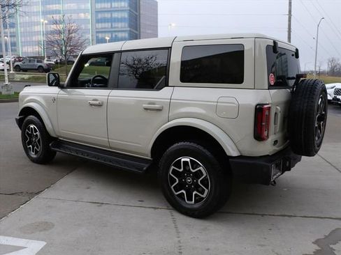 Used 2025 Ford Bronco Outer Banks image 4