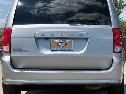 Used 2018 Dodge Grand Caravan SE w/ UConnect Hands-Free Group FWD image 4