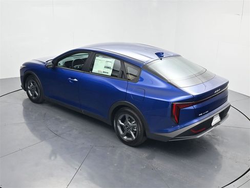 New 2025 Kia K4 LXS image 44
