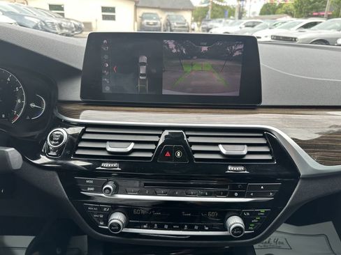 Used 2019 BMW 530i xDrive w/ Convenience Package AWD/4WD image 10