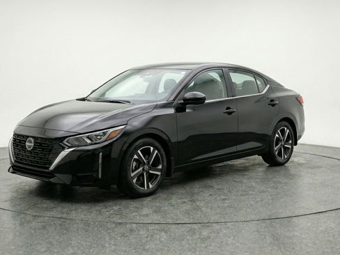 Used 2025 Nissan Sentra SV image 3