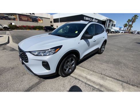 Used 2025 Ford Escape ST-Line AWD/4WD image 4