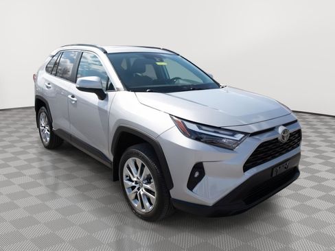 Used 2023 Toyota RAV4 XLE Premium image 27