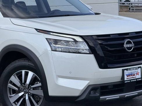 Used 2022 Nissan Pathfinder SL w/ SL Black Package image 3