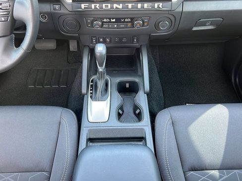 Used 2025 Nissan Frontier SV w/ SV Convenience Package RWD image 15
