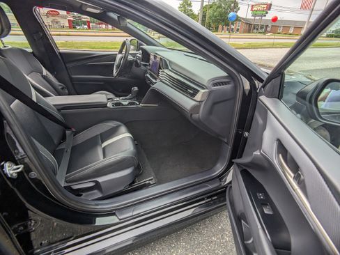 Used 2025 Toyota Camry SE FWD image 12