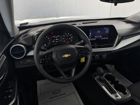 Used 2025 Chevrolet Trax LS image 40