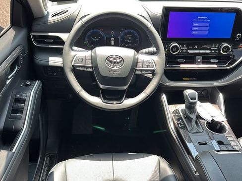 New 2026 Toyota Highlander Limited AWD/4WD image 16