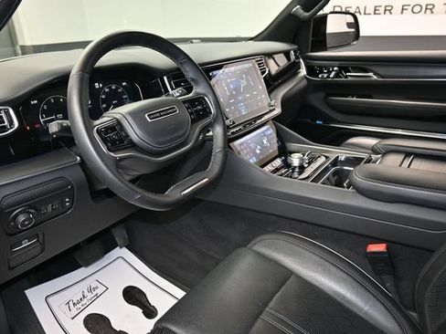Used 2023 Jeep Grand Wagoneer Series II AWD/4WD image 19