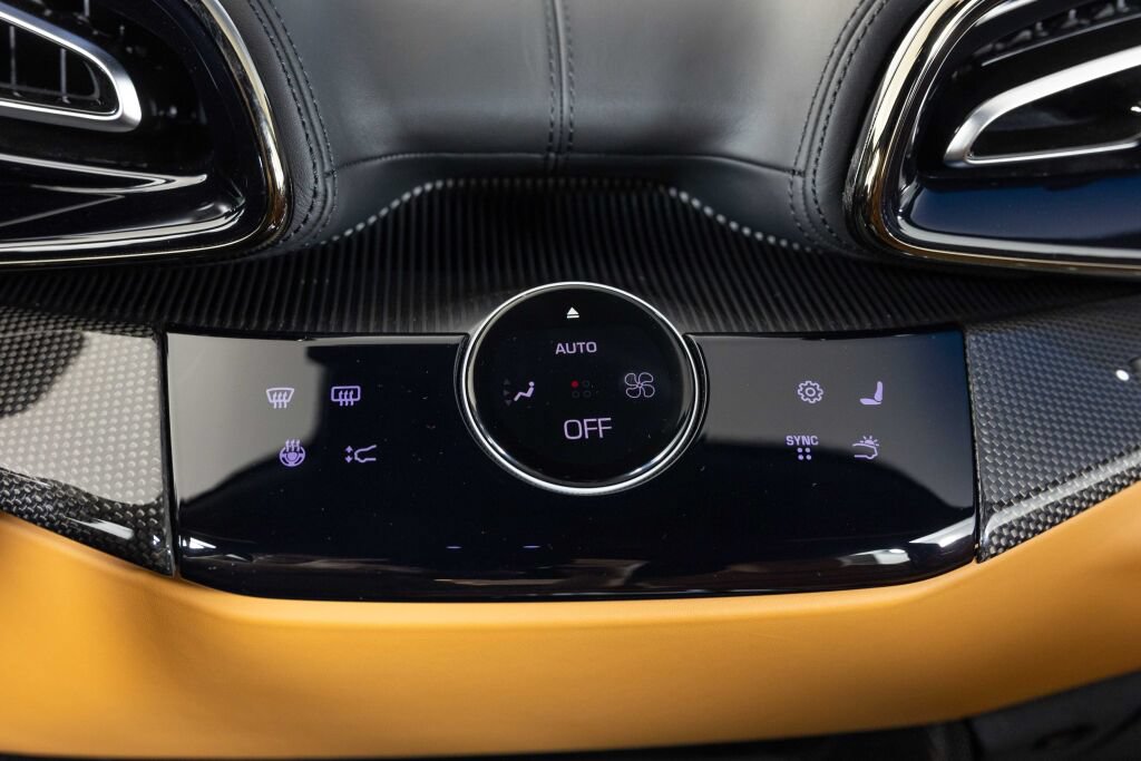 Used 2025 Ferrari Purosangue AWD/4WD image 41
