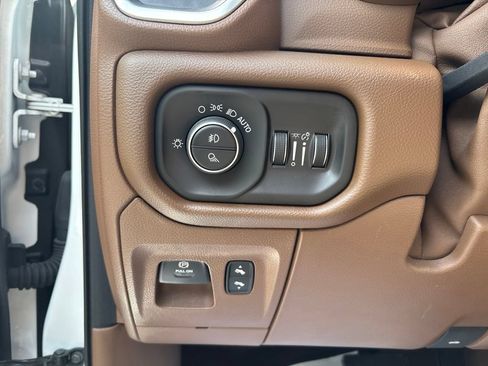 Used 2020 RAM 1500 Laramie AWD/4WD image 39