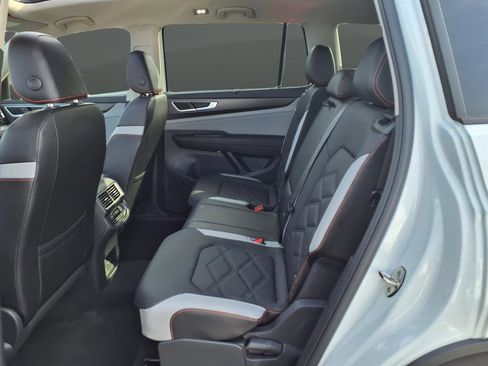 Used 2024 Volkswagen Atlas Peak Edition SE AWD/4WD image 59