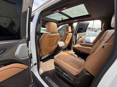 Used 2022 Cadillac Escalade ESV Sport w/ Touring Package image 26