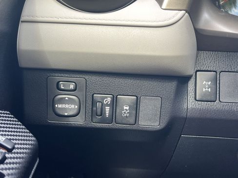 Used 2013 Toyota RAV4 LE AWD/4WD image 12